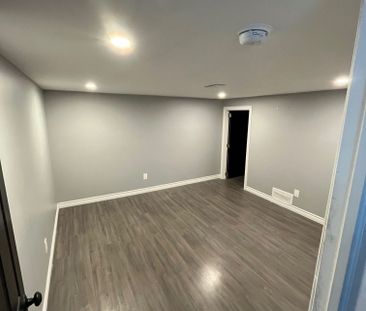 For Lease - 259 Tiffin Street, Barrie, Ontario - Photo 3