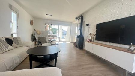 BEAUTIFUL MODERN VILLA WITH PRIVATE POOL IN TORREVIEJA, AVAILABLE UNTIL JUNE - Photo 3