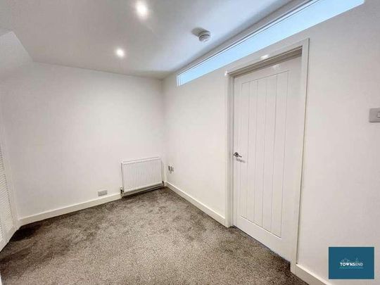 Brook Place, Falmouth, TR11 - Photo 1