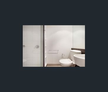 Fully furnished studio apartment in prime location with water and g... - Photo 3