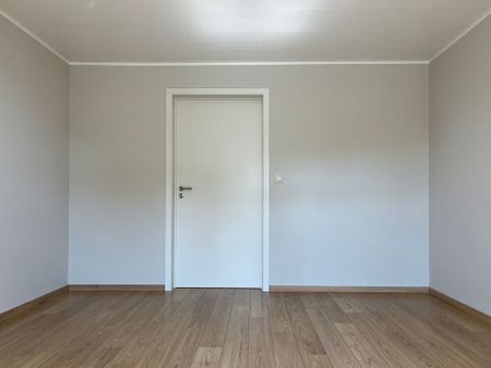 Gerenoveerde halfopen bebouwing te huur met zonnige tuin te Vlissegem! - Photo 3