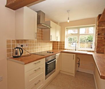 2 bedroom terraced house to rent - Photo 4