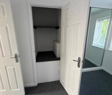 2 bedroom end of terrace house to rent - Photo 2