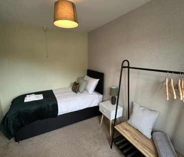 3 bedroom semi-detached house to rent - Photo 3