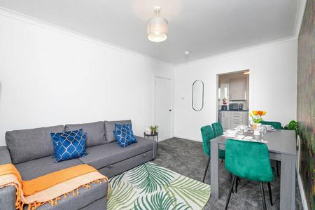 Sanderson Avenue - Photo 2