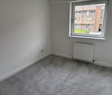 3 bedroom flat to rent - Photo 2