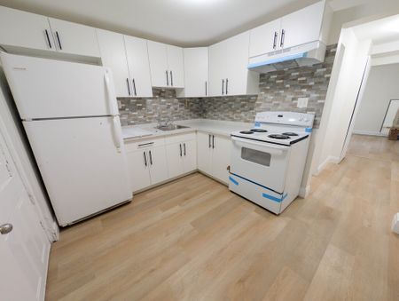 NEWLEY UPDATED 1 BEDROOM APARTMENT IN WELLAND!! - Photo 5