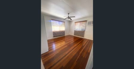 FULLY RENOVATED INSIDE, WALKING DISTANCE TO TOWN CENTRE - Photo 2