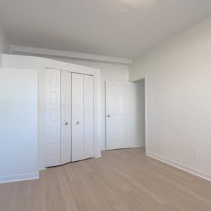 1 CH - 1 SDB - St-Laurent - $1,245 /mo - Photo 2