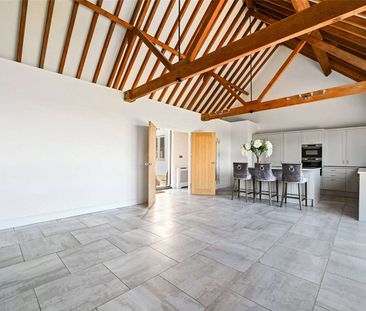 An impressive four bedroom renovated Barn conversion in a idyllic r... - Photo 1