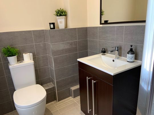 2 Bed Flat, Western Bank, S10 - Photo 1