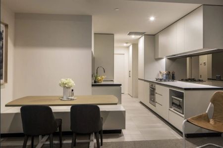 Stunning Unfurnished 2-Bedroom Apartment with Breathtaking City Views - Photo 5