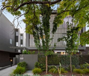 Spacious 3-Bedroom Townhouse in Prime Cheltenham Location - Photo 2