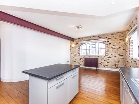 2 bed flat to rent in Seamoor Road, Westbourne, BH4 - Photo 4