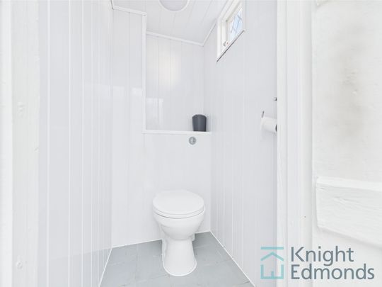 2 bed mid-terraced house to rent in Fox Street, Gillingham, ME7 - Photo 1