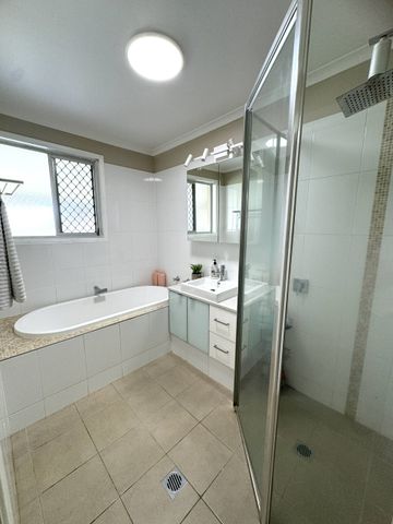 Family Home in Quiet Cul-de-sac - Photo 3