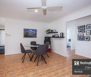 ENTERTAINERS DELIGHT WITH HUGE SPARKLING POOL FOR QLD SUMMER! - Photo 4