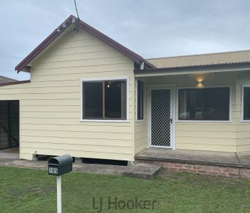 Cozy 3 Bedroom Coastal Home - Photo 1