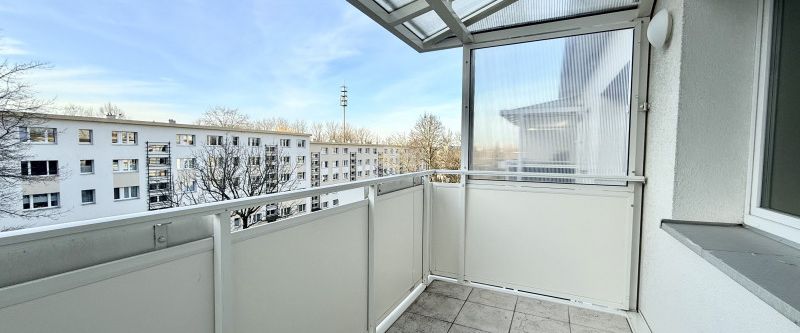 Großes Bad / Offene Küche / Balkon - Foto 1