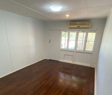 BEAUTY ON BAYMAN - 3x1 + Walk to Beach - Photo 2