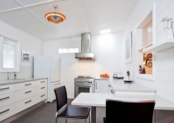 Charming coastal home in a quiet pocket - Photo 1