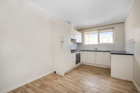 2/10 Elm Grove, Mckinnon - Photo 3