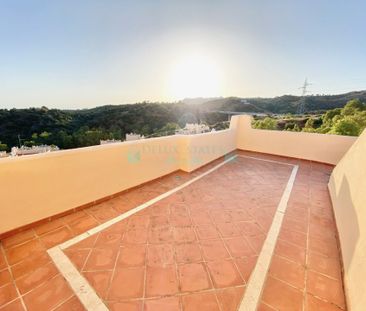 Large Duplex Penthouse in Elviria, Marbella. - Photo 1