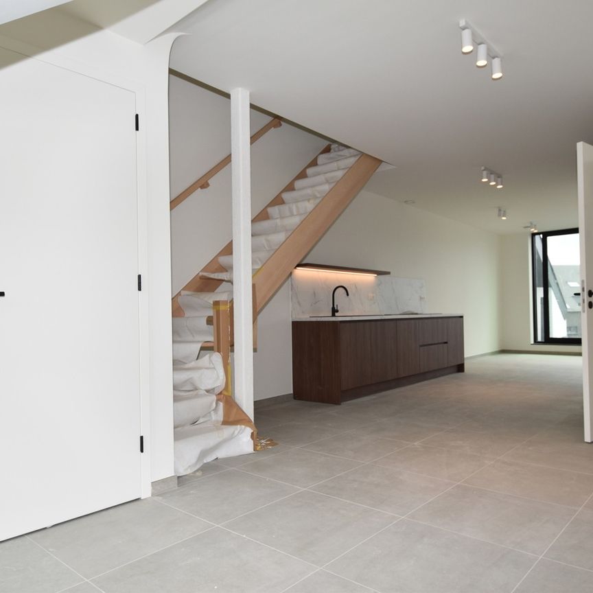 1 Slk. duplexapp. - bew. opp.: 73m² - staanplaats & berging - Photo 1