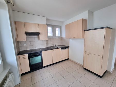 Joli appartement de 3 pièces au 1er étage avec balcon et vue sur le lac situé dans un quartier calme - Photo 2