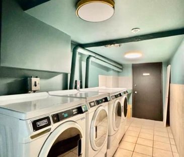 1 1/2 STUDIO MARCHÉ JEAN-TALON MÉTRO LUMINEUX AVEC BALCON - Photo 3