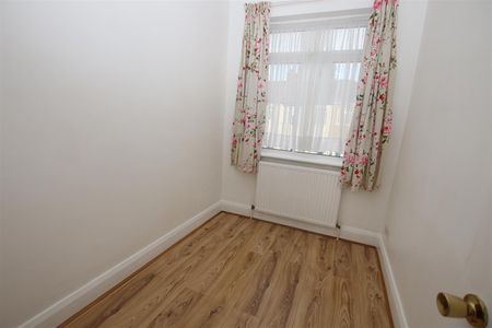 3 bedroom End Terraced to let - Photo 2