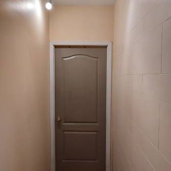 All included, 1 1/2 with internet, near metro! - Photo 3