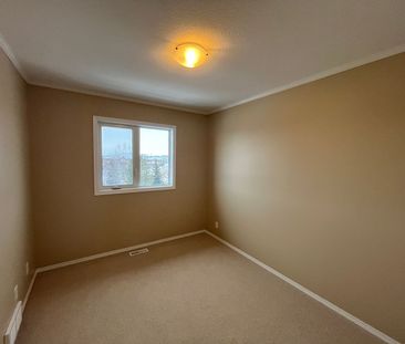 3 Bedroom Property in Evergreen - Photo 4