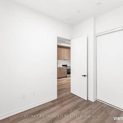 HWY 7/HWY 400-Modern Bright 1Bdrm+Den 1Bath - Photo 4