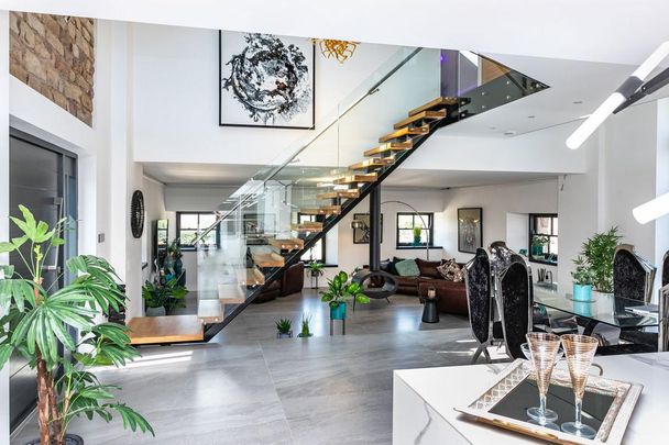 3 bedroom barn conversion to rent - Photo 1