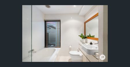 Exclusive north-facing sanctuary with direct riverfront access - Photo 5