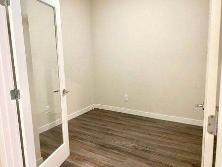 Edmonton Unfurnished Condo Rental in Old Strathcona - Beautiful 1 Bed & Den in Old Strathcona With Air Conditioning - Photo 3