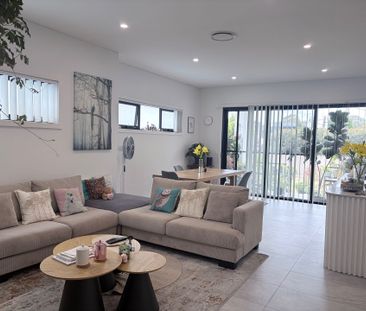 A State-of-the-Art Near-New Two-Storey Luxury Duplex in Prime Punch... - Photo 1