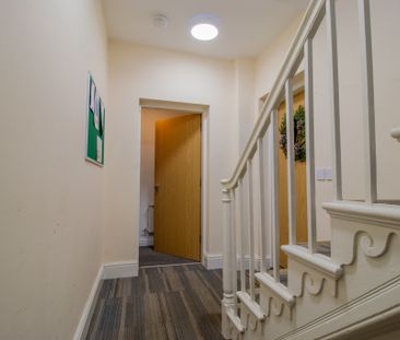 Heatley House, Lymm - Photo 2