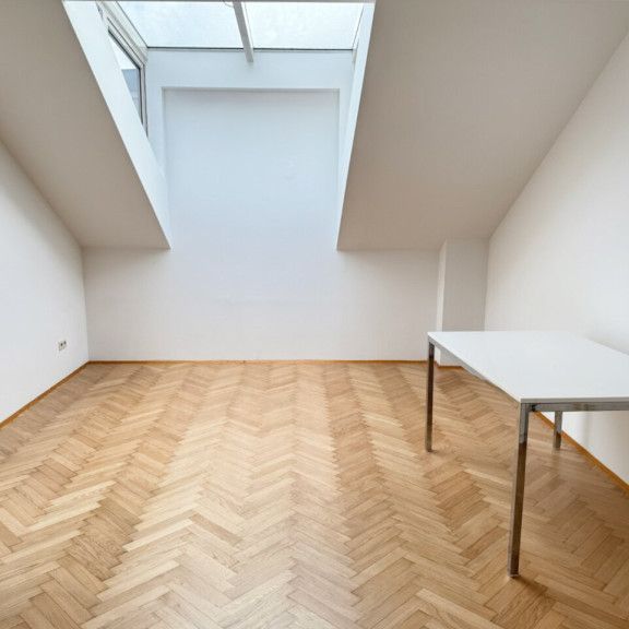 Provisionsfrei: Unbefristete 38m² DG-Wohnung in Toplage - 1080 Wien - Photo 1