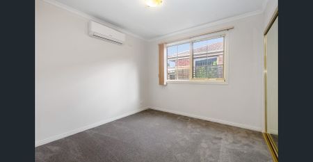 Spacious 3-Bedroom Villa Unit in Prime Location! - Photo 4