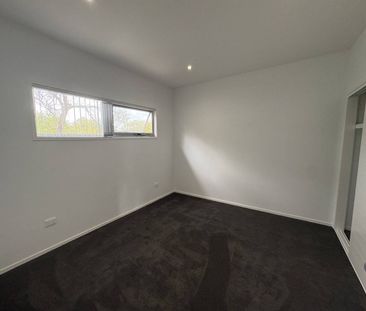 ~Modern Living in a Prime Location~ Available 30/04/2019 - Photo 3