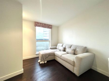 Pump House Crescent, Brentford, TW8 - Photo 2