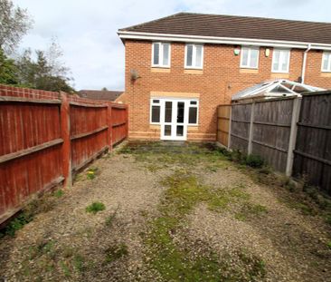 3 bedroom semi-detached house to rent - Photo 1