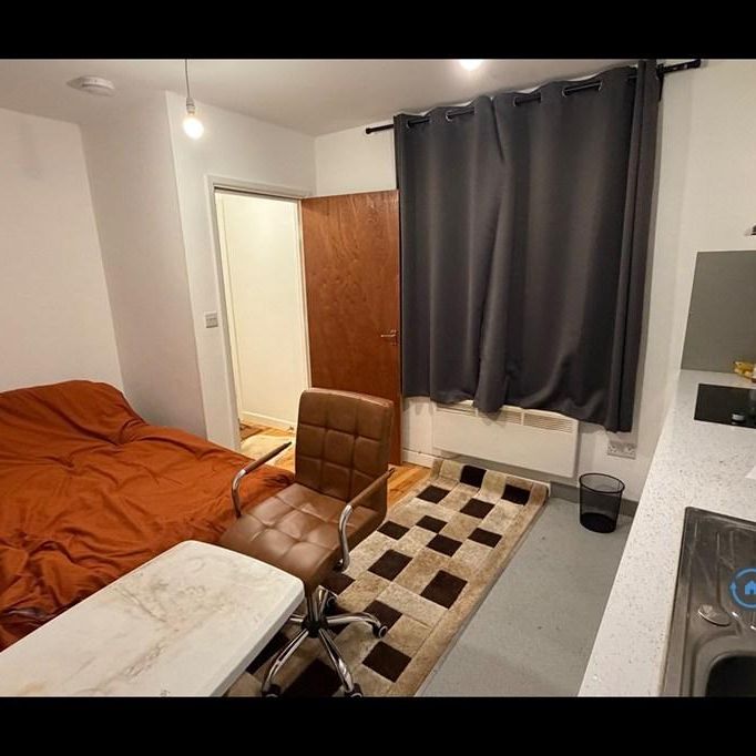 Studio to rent - Photo 1