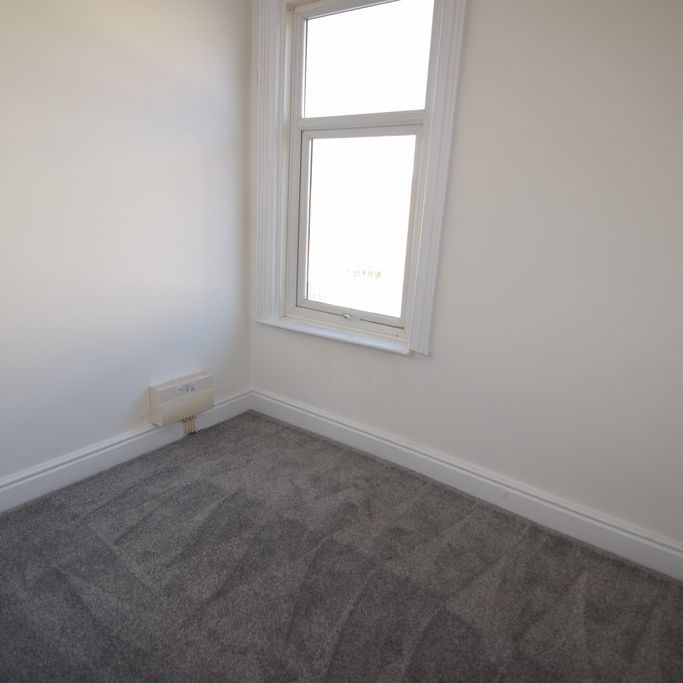 To Let 2 Bed Apartment - Photo 1