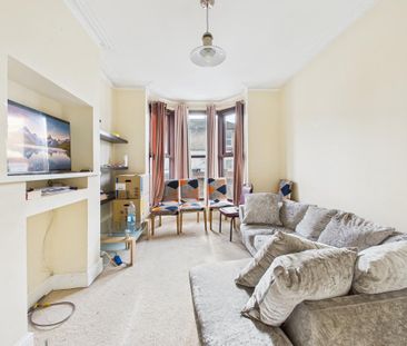 4 bedroom flat to rent - Photo 1