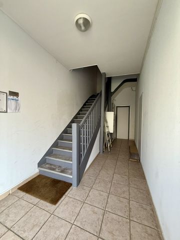 Location Appartement 2 pièces 50m² ROCHEFORT 17300 - Photo 4