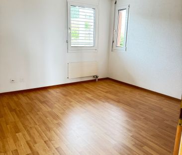 Spacieux 3.5p avec balcon et cheminée à louer à Crissier - Photo 3