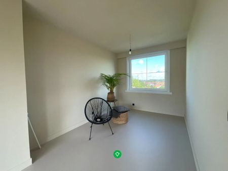 Prachtig ingericht appartement met 2 slaapkamers en terras te Roeselare - Photo 2